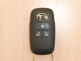 キーフリーシステムで電子カードキーを携帯していればリクエストスイッチを押すだけでドアロックを施錠・解錠できます。