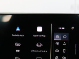 スマートフォンとAudiをUSBケーブルを介し接続。AppleのCarPlayやAndroid Autoのアプリを通じて、スマートフォンのコンテンツをMMIディスプレイに表示します。