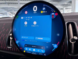 デジタルスピードメーター、航空機のコックピット操作箇所と同じ配色で目が疲れにくいように設計されてます。