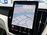 新型の11.2インチの縦型タッチパネル搭載 北欧ならではの設計で手袋をしたままでもお使いいただけます。デザインの美しさと使いやすさを融合した、新世代のボルボ車に共通するレイアウトです。