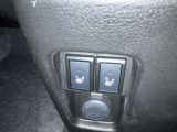 運転席/助手席シートヒータースイッチが付いています。