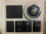 電子カードキーを携帯しているだけでエンジンの始動ができるプッシュボタンスタートを装備しています☆