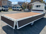 【お車でお越しの場合】圏央道「幸手IC」より約5分、または東北道「久喜IC」より約20分。国道4号線沿いに立つ「黄色い大きな看板」が目印です。