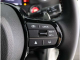 ホンダセンシング機能のクルーズコントロールはアクセル操作せず一定のスピードで走行するのはもちろん、前車との適切な車間距離も保ちます!車線内を走行できるようハンドル操作を支援する機能も付いています!