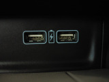 便利な充電用USBジャックも付いています。