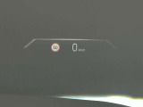 ヘッドアップディスプレーは車速やナビゲーション情報を表示いたします。