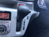 インパネシフトで足元ひろびろ