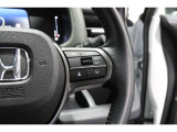 Hondaセンシングの機能のひとつ、アダプティブクルーズコントロール付!アクセルから足を離しても設定したスピードと前車との車間を保ち走行してくれます!車線維持もアシスト☆高速道路で疲労軽減ですね☆