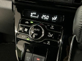 【オートエアコン】AUTOボタンを押してお好みの温度を設定!快適な室温でドライブをお楽しみいただけます♪