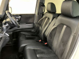 高いホールド性で運転姿勢が安定します。長距離ドライブでも疲れにくいのが魅力です。快適なドライビングライフをお送りください♪
