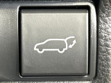 【パワーバックドア】スマートキーや運転席のボタンを押すだけでリアゲートが自動で開閉します!荷物を持っている時や、高い位置にあるバックドアを閉める際に便利な機能です♪