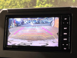 【バックカメラ】駐車時に後方がリアルタイム映像で確認できます。大型商業施設や立体駐車場での駐車時や、夜間のバック時に大活躍!運転スキルに関わらず、今や必須となった装備のひとつです!