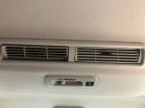 天井のファンで後席へ送風!空気を循環させることで後席に座る人を快適にします★