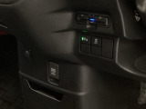 自社整備工場で点検整備をおこなってからお渡ししています。車検が残っている場合は『12ヶ月点検整備』を、車検整備付きの場合は『車検整備』をおこないます。整備費用は車両本体価格に含まれています。