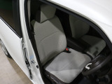 程よい硬さとホールド性が高いシートで長時間運転も快適です。
