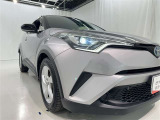 明るいライトが夜道を明るく照らしてくれます。 運転する上で、道路状況をいかに早く認識できるか重要なポイントです。 白色光が暗い道も明るく照らしてくれますよ。
