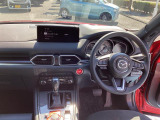 ブラック基調の運転席