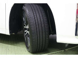 タイヤサイズ 235/50R18。