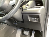左側に高速で便利なETCがあり、横滑りを防ぐVSAなどのスイッチは、運転席の右側、手の届きやすい位置にあります。