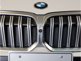 【キドニーグリル】BMWは約90年もの間、ほぼ全ての車両にひと目でBMWだと分かるこの特徴的なフロントグリルが備えられ、デザイン・アイコンとして親しまれてきました。