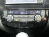 デュアル式オートクーラー。運転席と助手席で違う温度に設定出来ます。