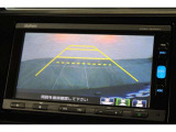 バックカメラが装備されており、後方の安全確認はもちろんのこと狭い場所での駐車や雨の日・夜間など視界の悪いコンディションでのストレスの軽減にもなります!