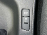 【横滑り防止機能】 車両走行安定補助システム搭載  車が横滑りしそうになった際に、横滑りを防ぐ安全装備が付いています。