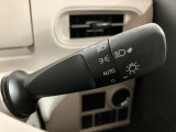 走行中に高架下やトンネルに侵入した場合、日が暮れてきた時に自動でヘッドライトが点灯してくれますので、つけ忘れや消し忘れも無く安心・安全ですよ♪