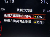 【後側方車両検知警報】後方のレーダーセンサーで検知するとドアミラー周辺のインジケーターが点灯!