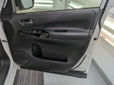 パワーウィンドウのスイッチですよ。運転席に居ながら窓を開け閉めのコントロールできます。
