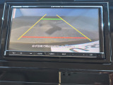 駐車時の安全確認をサポートするバックカメラも使用できます。