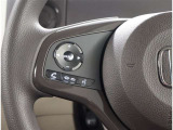 ハンドルから手を放さずに操作出来ますので、安全運転にもつながりますね