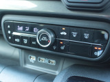 オートエアコンのお車ですので室内の温度をスムーズに調整してくれます♪