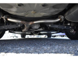 車両後方からの下回りです。マフラー防錆塗装や下回り防錆施工等も可能でございます。
