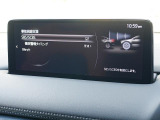こちらのお車には先進安全装備が多数搭載されています。衝突被害を回避あるいは軽減するためのブレーキや、後方死角からの接近警報、車線逸脱を防止する警報装置など、詳しくはスタッフまでお尋ねください。