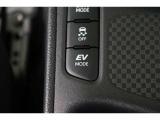 静粛性に優れた快適空間と静かな走りを実現。さらにEVモードではモーターのみでの走行でエンジン音や振動を感じさせない走りが楽しめます。