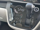 ◆エアコン◆温度の設定をしてAUTOボタンを押すだけ簡単。車内を快適な温度に保ってくれます