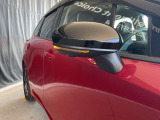電動格納式ドアミラーです。自動格納コントローラー付きで、ドアロックすると閉じてe-POWER起動で開きます。ドアロックの状態もひと目でわかります。