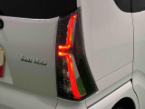 精悍なカスタム専用デザインのLEDリヤコンビネーションランプ(LEDストップランプ)で省電力・長寿命化を実現。