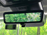 【デジタルインナーミラー】後席の大きな荷物や同乗者で後方が確認しづらい時でも安心!カメラが撮影した車両後方の映像をルームミラー内に表示。クリアな視界で状況の確認が可能です!
