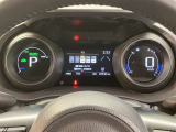 視認性に優れたメーターを採用しており、走行中でも車速や情報が分かりやすく表示されます。運転時の視線移動をむりのない範囲に抑え、快適で安心感のあるドライブをサポートします。