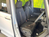 運転席シート廻りは使用感も少なく、良好な状態となっています。前オーナー様が丁寧に使っていたことがよくわかりますね。