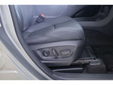 パワーシート搭載。微妙な調整が手軽にでき、最適なポジションで運転することが可能です。