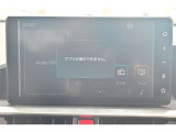 視認性が高いディスプレイ付きオーディオを装備、操作性も良好で直感的なソース選択が可能です。