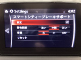 低速走行時に前方の障害物を検知して、衝突被害を軽減してくれるスマート・シティ・ブレーキ・サポートを装備!アクセルとブレーキの踏み間違えなどの急加速を抑制してくれる心強い装備です。