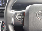 ハンドルから手を放さずに操作出来ますので、安全運転にもつながりますね
