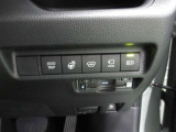 ワイパーモータの強化やフロントガラスワイパー部の熱線、ヒーター性能アップの寒冷地仕様が付いています。