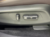 運転席と助手席は電動シートとなっております。自由にシートの位置の設定が可能です!