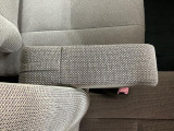 長時間の運転でも疲れにくいアームレスト装備^^