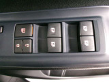 もちろん全席パワーウインドー付。運転席から操作できて便利です。